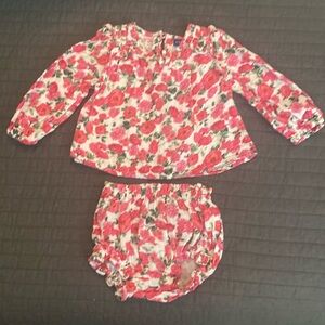 Old Navy Two Piece Set Size 6-12 Months EUC